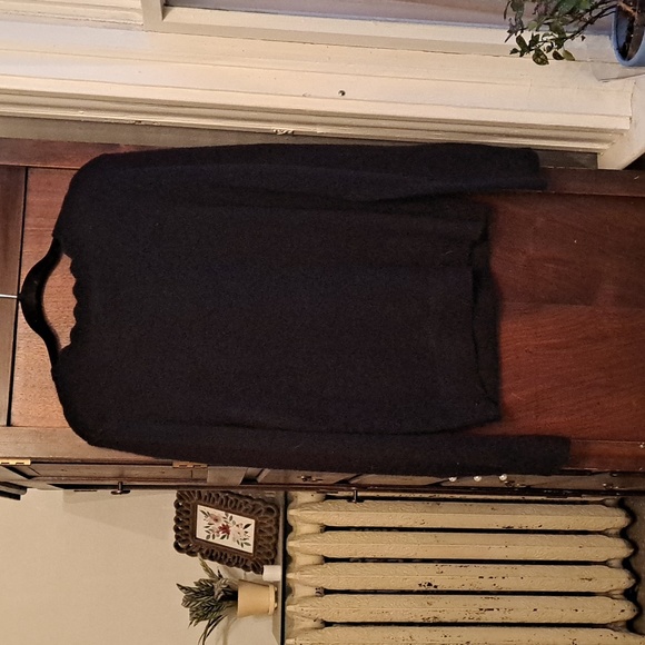 Rachel Parcell size L scalloped neckline pearl detail black sweater - Picture 6 of 6